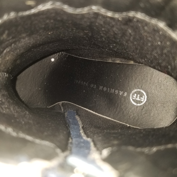 Cute Wine Colored Boots - Picture 3 of 4